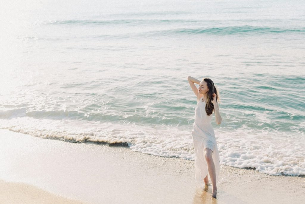 stylish beach dress code resort outfits including hats, khaki pants, and blazers